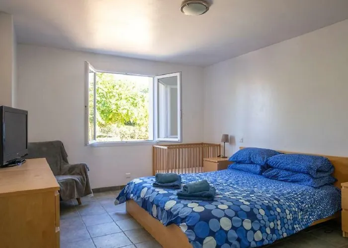 Le Pavot לה-טראנש-סור-מר